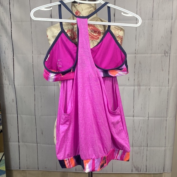 Nike workout top with built in bra, size L - Picture 4 of 5